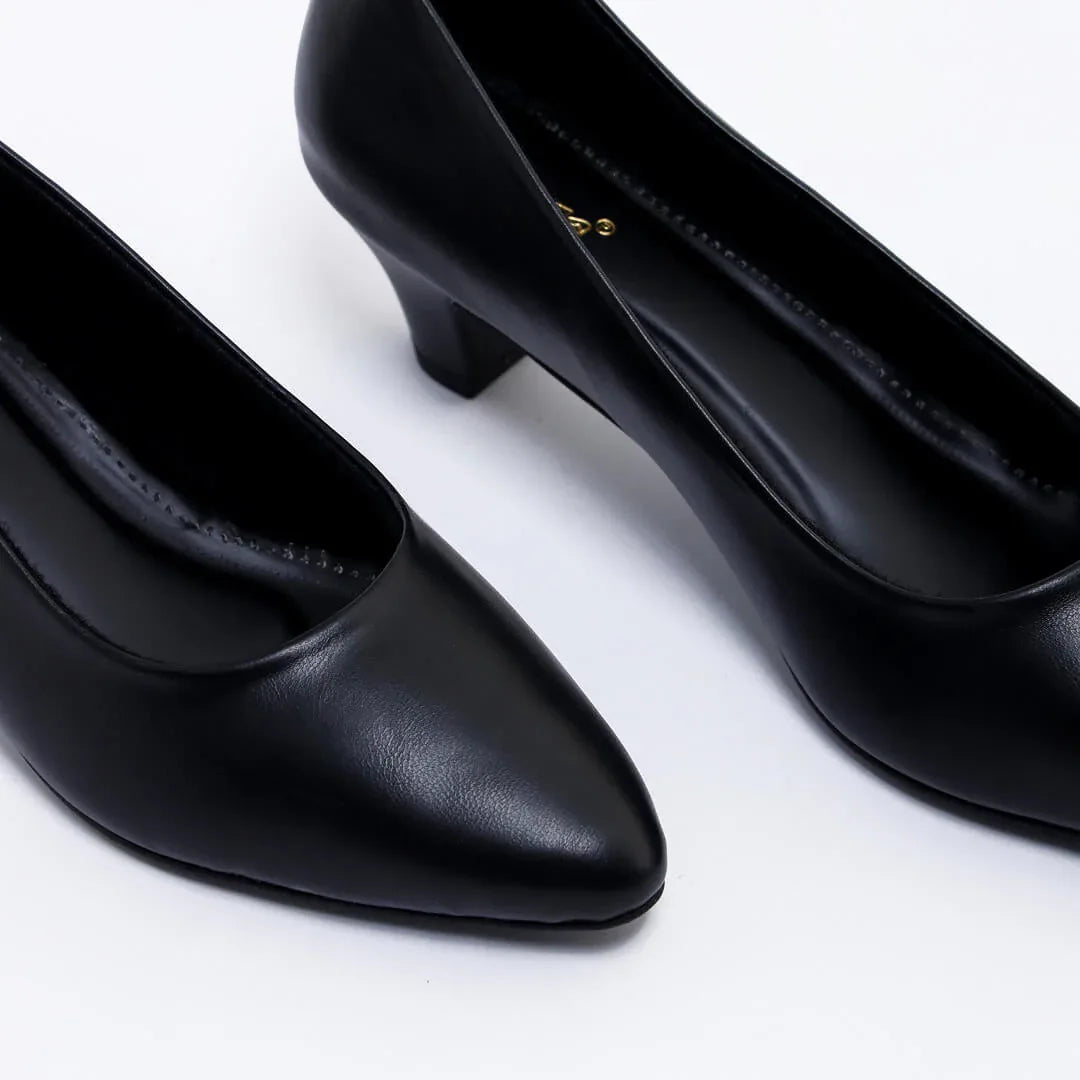Everyday Elegance Pumps - Matte Black