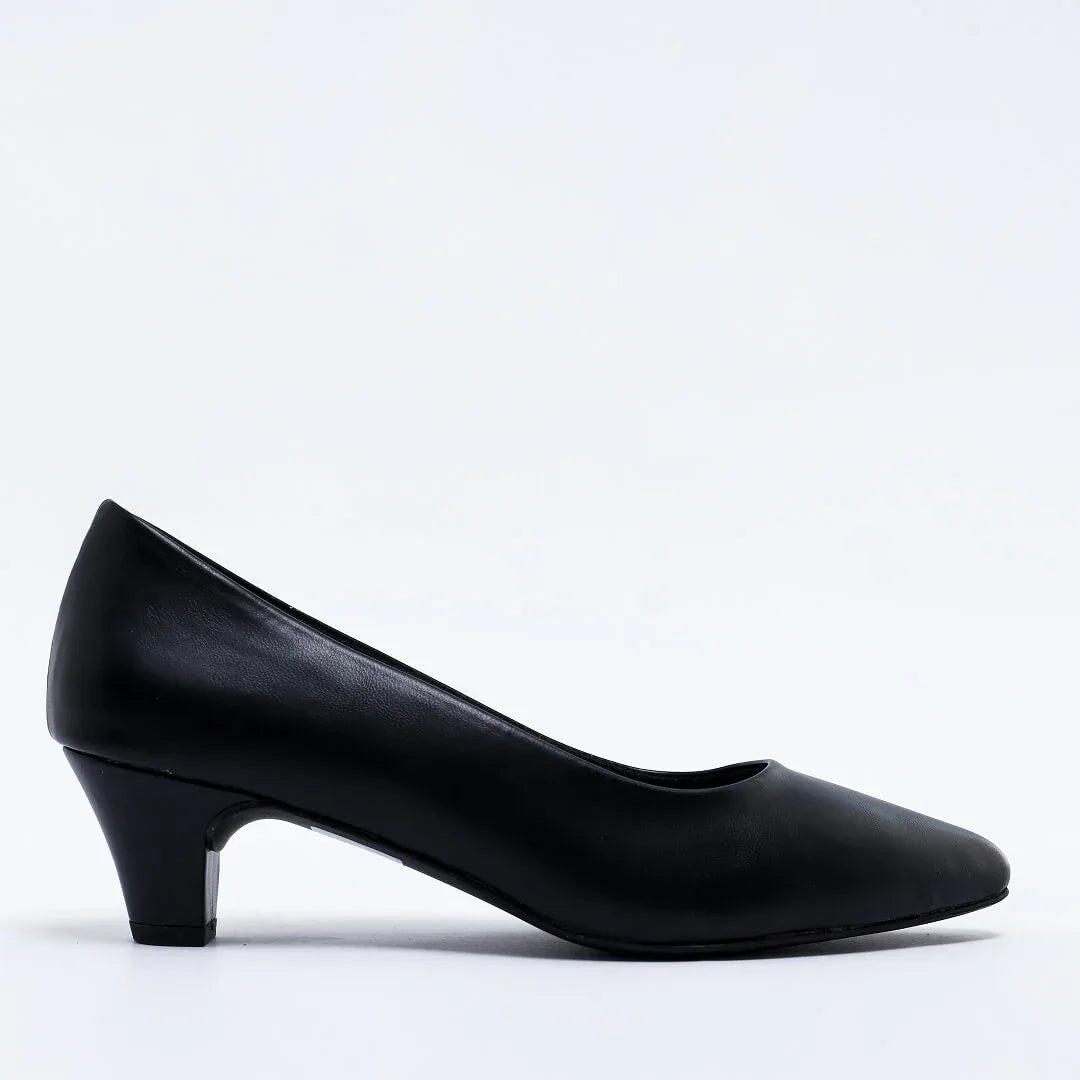 Everyday Elegance Pumps - Matte Black