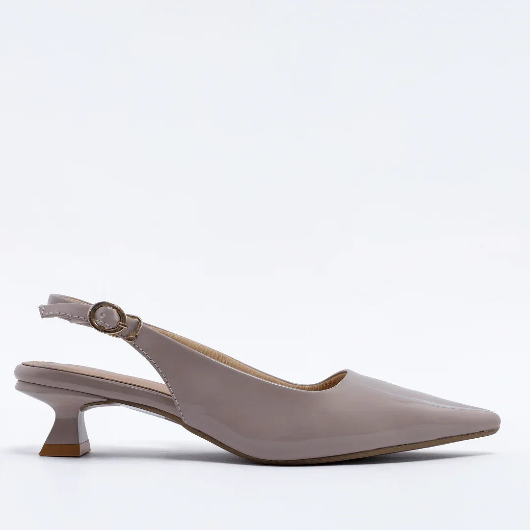 Pointed Classic Pumps - Cream